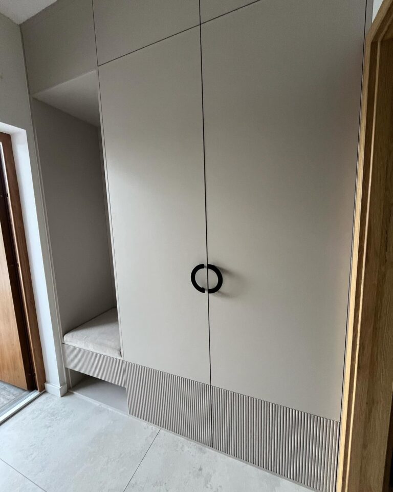 zabudowa w korytarzu